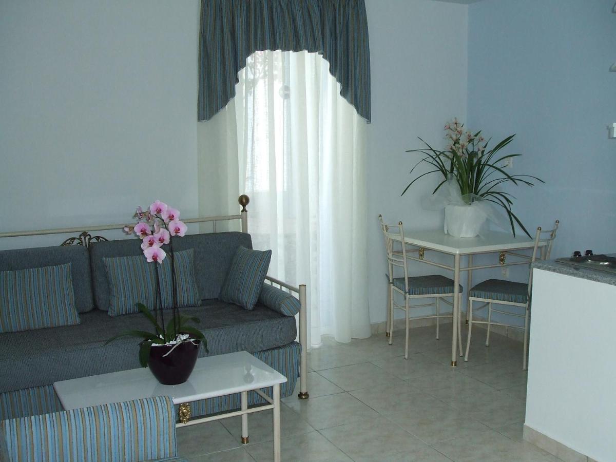 Preka Maria Aparthotel Kamari  Ruang foto